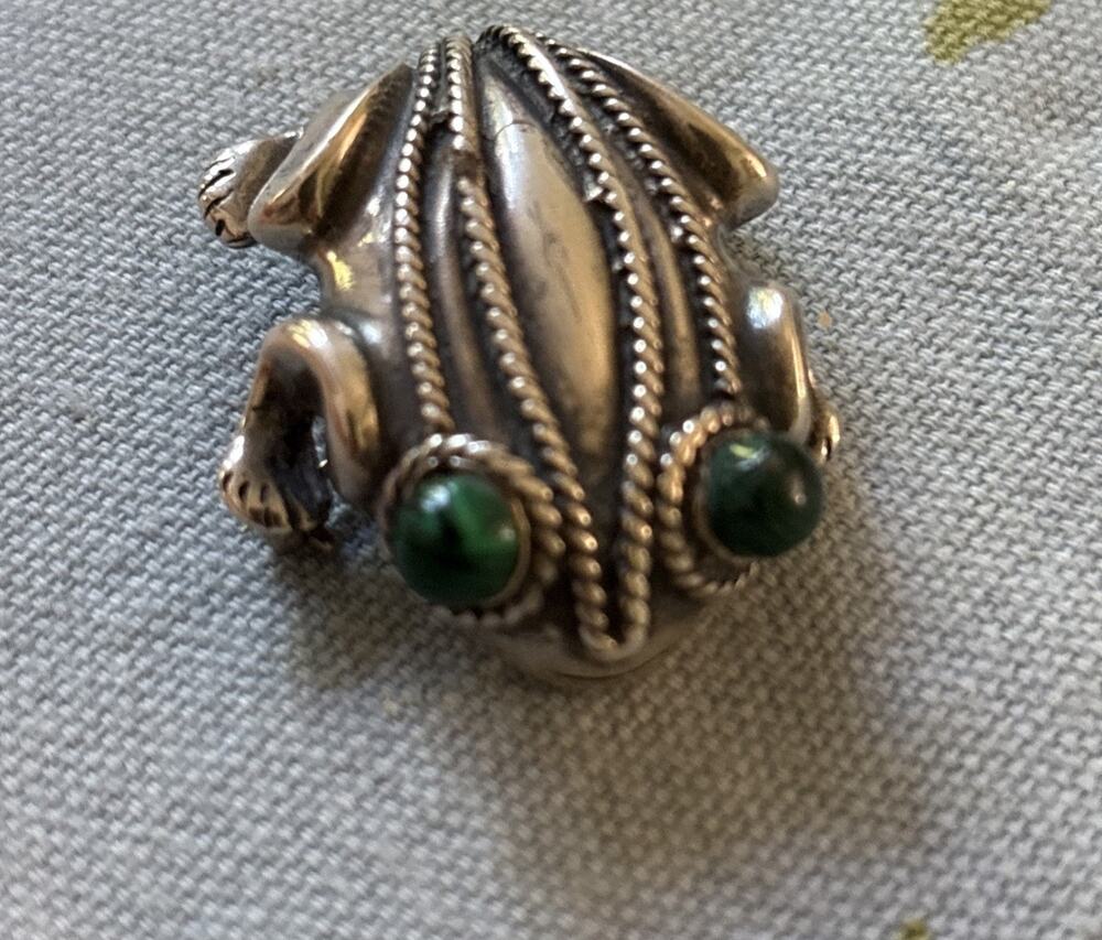MEXICO STERLING SILVER AND GREEN STONES FROG TOAD PIN BROOCH